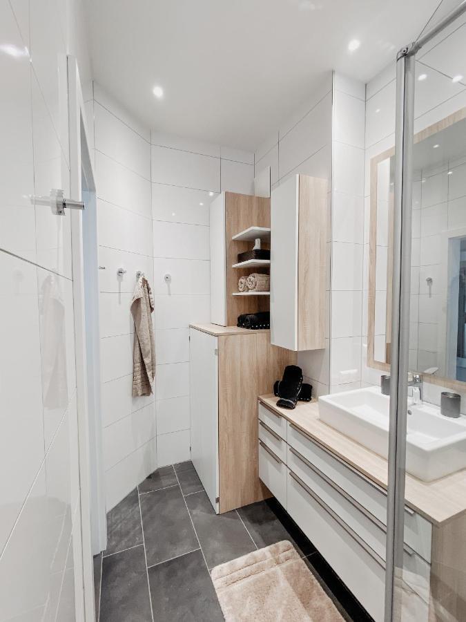 Lake View Apartment Seecorso Velden am Woerthersee Luaran gambar